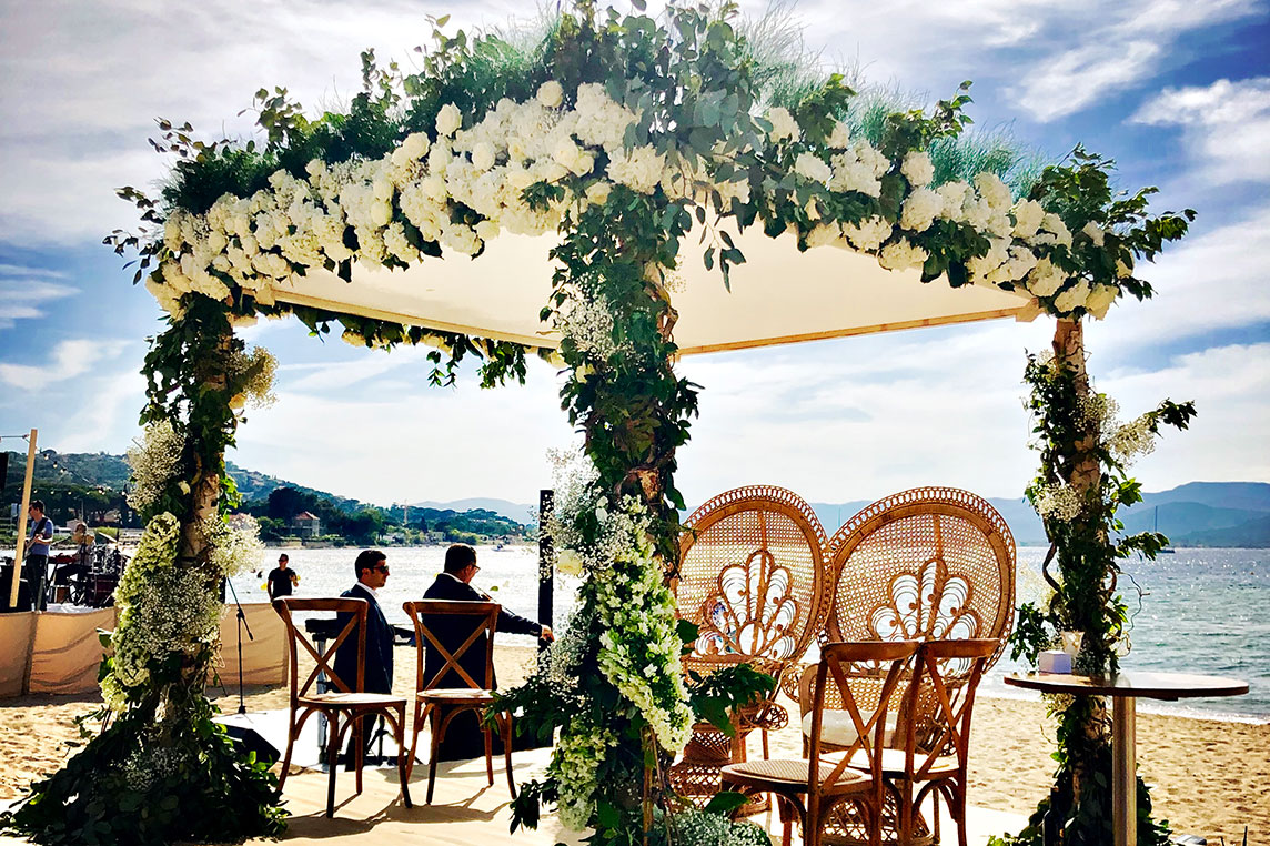 Décoration table mariage fleurs St Tropez