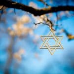 Quelles grandes fêtes célèbre-t-on chaque année chez les juifs ?