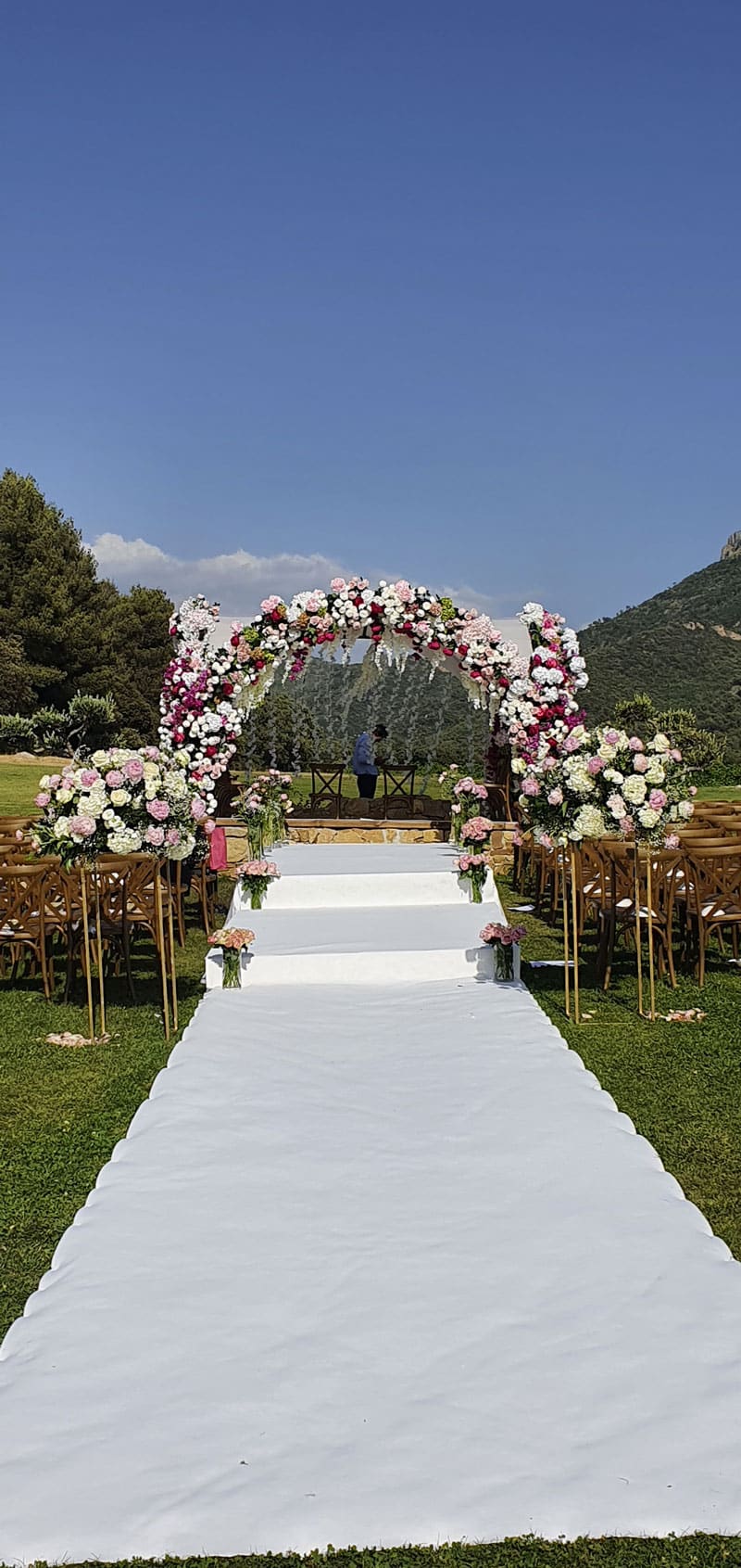 La houppa fleurie pour un mariage élégant et bucolique