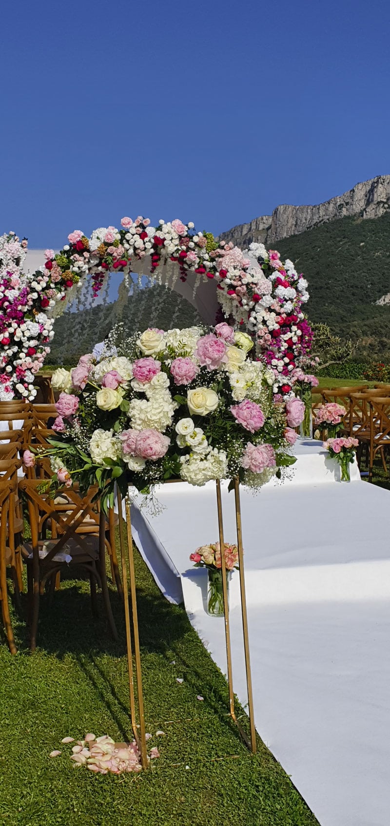 La houppa fleurie pour un mariage élégant et bucolique