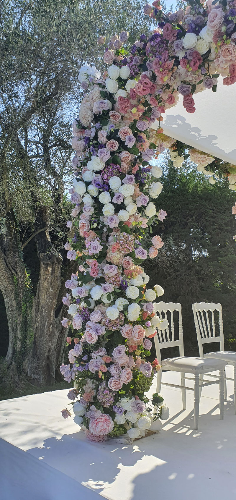 La houppa fleurie pour un mariage élégant et bucolique